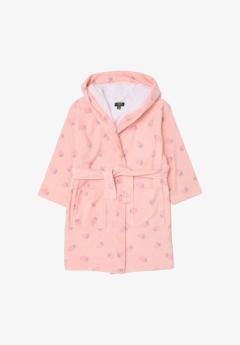 Roze badjas met capuchon en aardbeienpatroon, gemaakt van zachte badstof. Voorzien van twee voorzakken en een ceintuur om te sluiten.