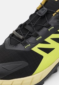 Salomon SUPERCROSS 4 GTX - Sapatilhas de trail running - black/leek green/acid lime