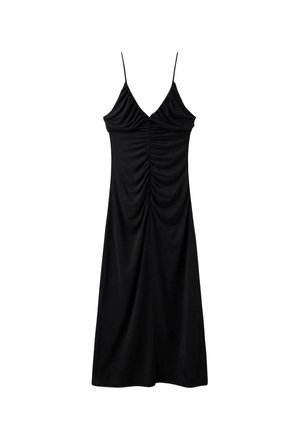 Vestido midi negro tipo lencero con tirantes finos de espagueti y detalle fruncido en el centro delantero.