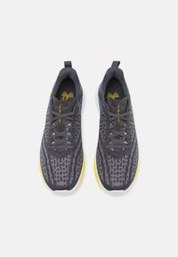 Under Armour VELOCITI 4 SE - Chaussures de running sur route - anthracite/castlerock/taxi