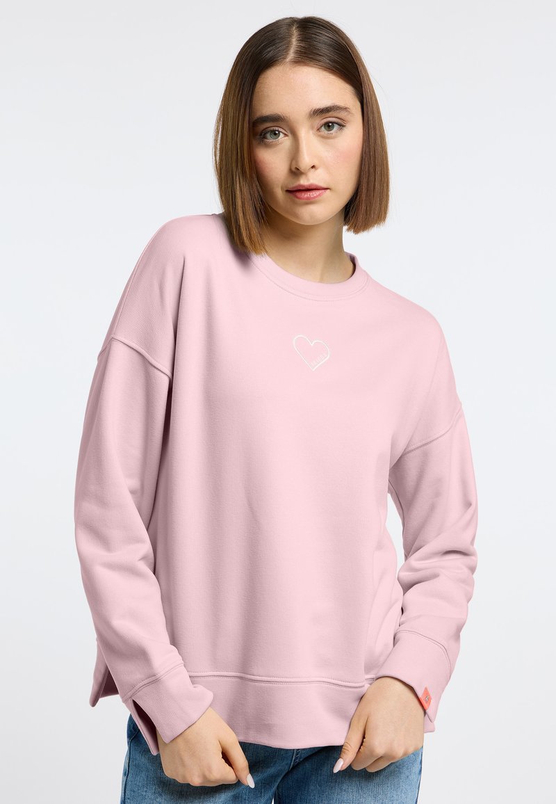 Lichtroze sweatshirt met een ronde halslijn, verlaagde schouders en geborduurd hartdetail. Katoenmix stof, comfortabele pasvorm, zijsplitten.