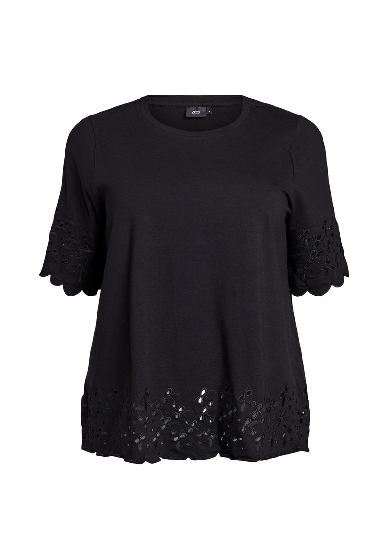 Sort kortærmet top lavet af bomuld, med broderede detaljer på ærmerne og et dekorativt udskåret blomsterdesign i kanten.