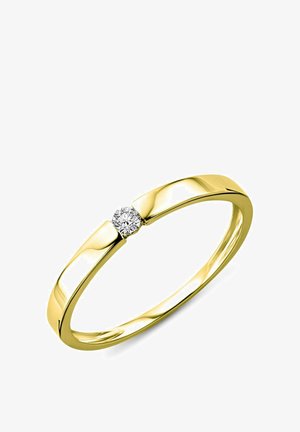 Geelgouden bandring met een enkele kleine ronde diamant in het midden op een eenvoudige gepolijste oppervlakte.