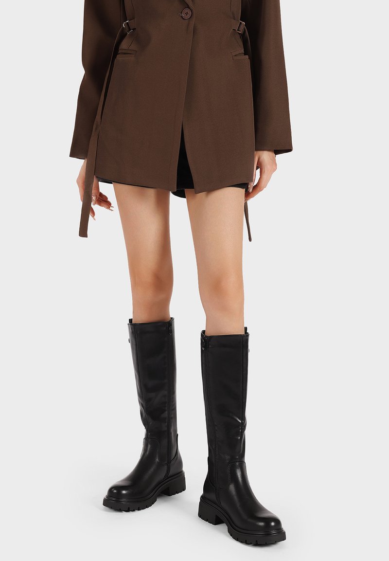 Stivali neri in pelle al ginocchio con finitura liscia, punta rotonda, suola spessa e cerniere laterali per una facile calzata.