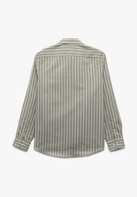 Grünes gestreiftes Langarmhemd aus einem Stoff mit weicher Textur. Verfügt über weiße vertikale Streifen und Knopfmanschetten.