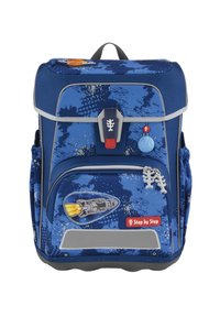 Blauer Rucksack mit Raketenmotiv, strukturiertem Stoff, grauen Akzenten und Fronttasche. Besitzt einen Clip und dekorative Aufnäher.