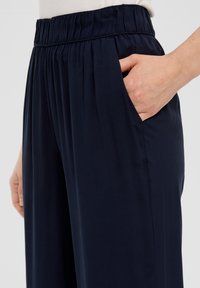 s.Oliver RELAXED - Broek - navy