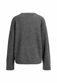 Grå ulltröja med avslappnad passform, sänkta axlar och ribbad nederkant. Baksidan har en sömlös design med en minimalistisk textur.