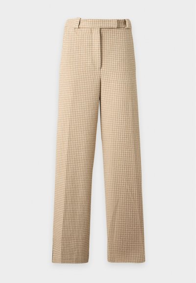 Pantalon droit à motif pied-de-poule beige et marron clair, avec passants pour ceinture et fermeture devant sur fond blanc.