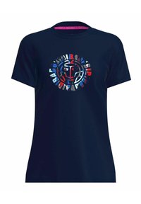 Camiseta de manga corta en color navy hecha de tela suave, con un diseño gráfico circular en azul, rojo y blanco que presenta elementos abstractos de rostros.