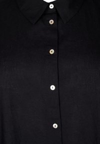 Zizzi LANGES - Nööpidega pluus - black