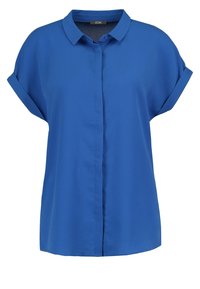Blå kortärmad blus i lätt tyg, med klassisk krage, knappstängning fram och en avslappnad passform med uppvikt ärm.