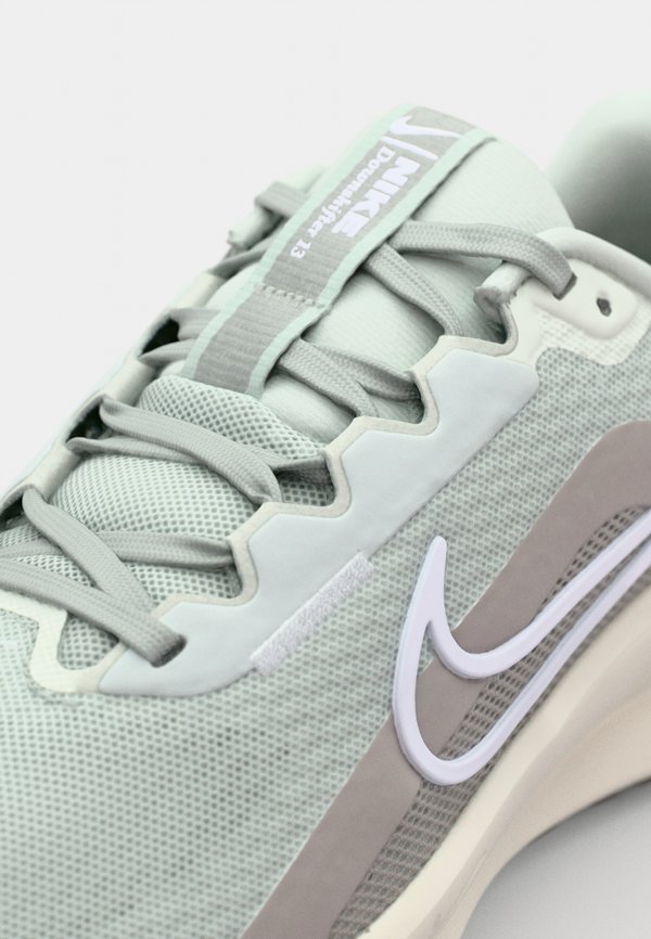 DOWNSHIFTER 13 - Road running shoes3