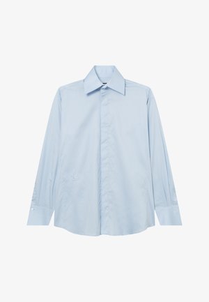Lyseblå skjorte med lange ærmer, spids krave, skjult knappeliste og knaplukning ved manchetterne, vist fladt på hvid baggrund.