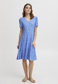 Fransa FRFEDOT - Jerseyklänning - ultramarine w. flowers