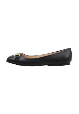 Bailarinas de cuero negro con puntera redondeada, con un acento de herrajes en tono dorado y suela plana. Textura suave con minimalismo en los detalles.