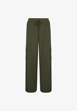 Pantaloni cargo in verde oliva, con cintura a cordoncino, gambe ampie e due tasche laterali. Realizzati in materiale morbido e leggero.