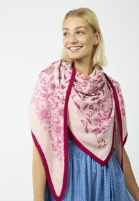 Châle à motif floral rose avec bordure marron, fabriqué en tissu doux. Présente des fleurs outlineées et un petit accent brodé. Porté comme un enrouleur.