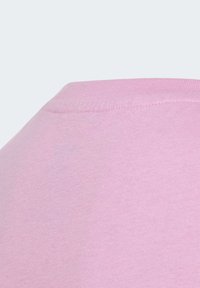 adidas Originals TREFOIL TEE-JUNIOR - Apdrukāts T-krekls - bliss pink/white