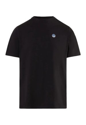 T-shirt nera a maniche corte con scollo a girocollo e piccolo logo rotondo blu e bianco sul petto sinistro.