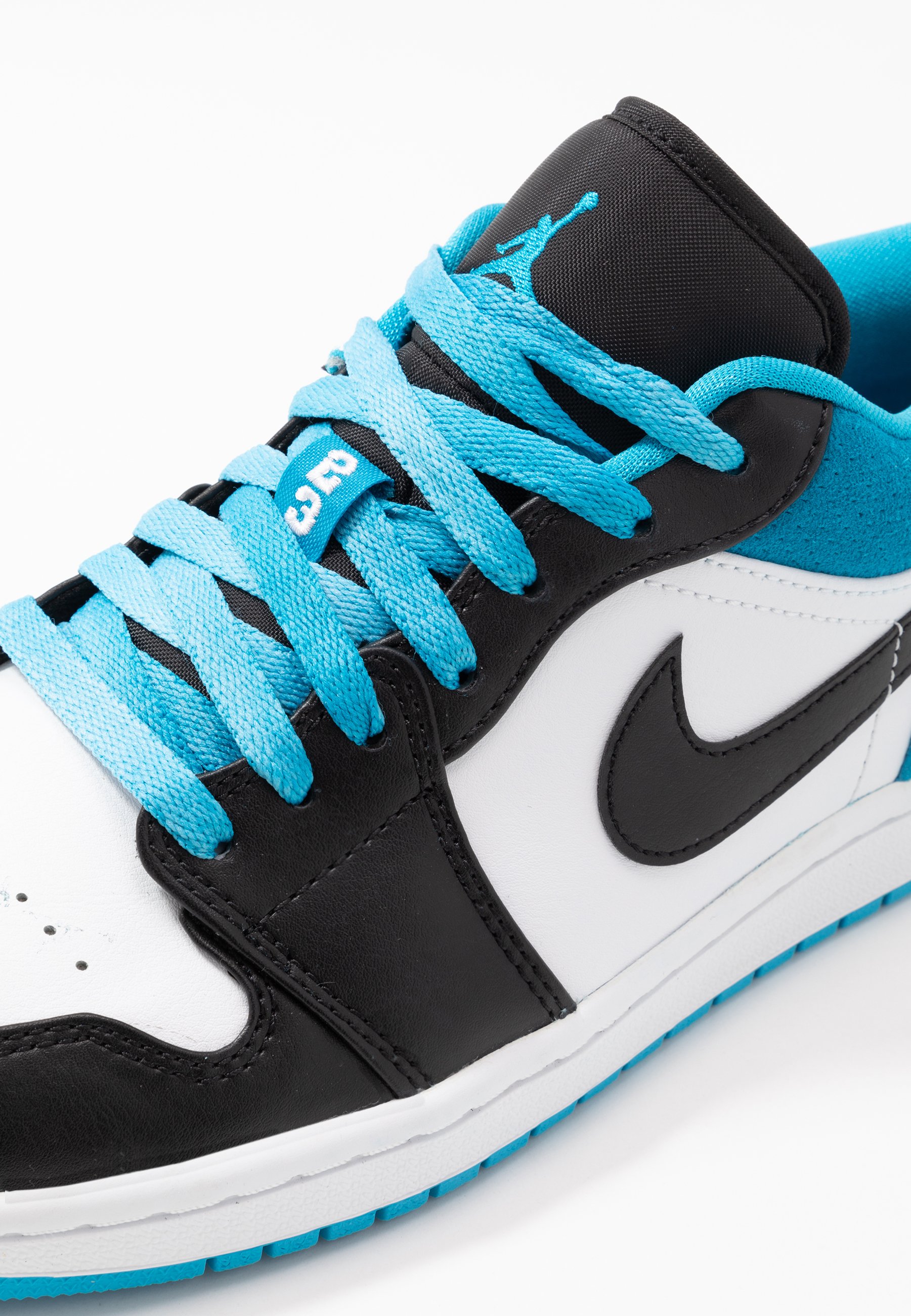 jordan retro 1 low laser blue