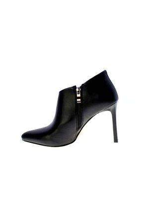 Stivaletti con tacco - black