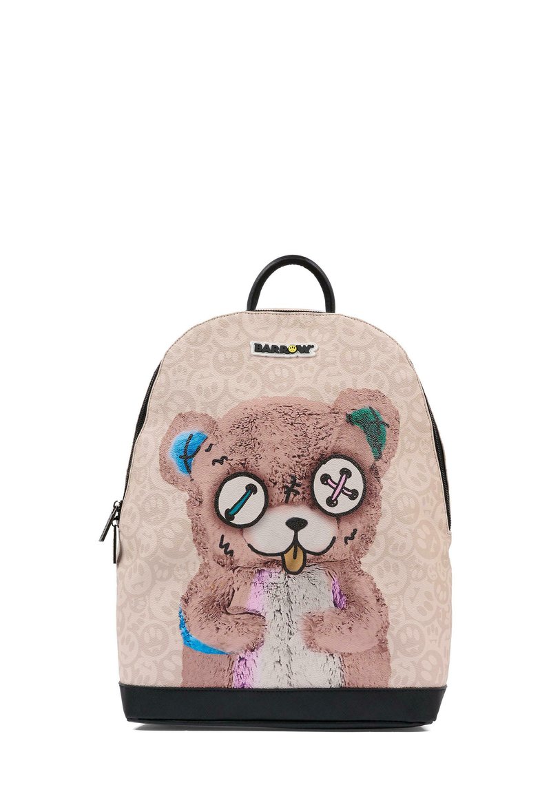 Zaino con design di orso in rosa chiaro, con texture morbida, accenti neri e maniglia superiore; include occhi grafici e dettagli giocosi.