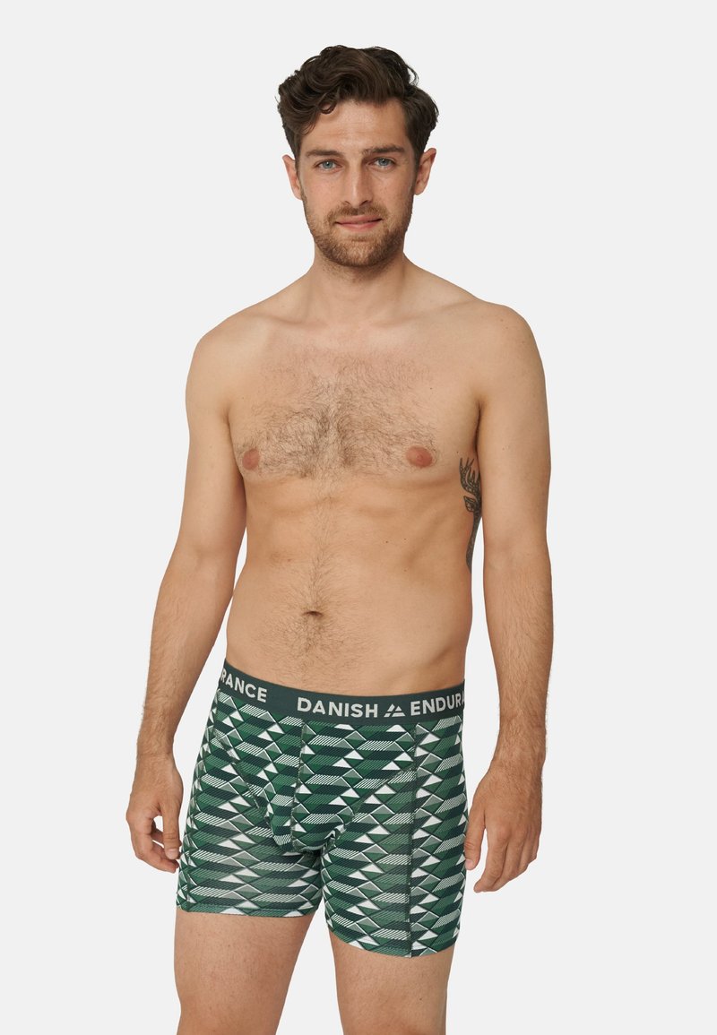 Boxer shorts verdi con motivo e vita nera etichettata "DANISH ENDURANCE", presentano forme geometriche in tonalità più chiare.