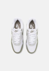 Nike Sportswear AIR MAX - Tenisice - white/light army/neutral/grey/black