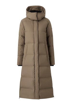 Lang, polstret frakke i brun. Har høj krave og hætte, lynlåslommer, ribbede manchetter og er quiltet for isolering.