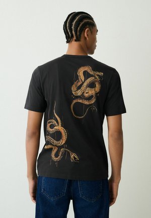 REGULAR FIT - GRAPHIC LIGHTWEIGHT - Nyomott mintás póló - black snake