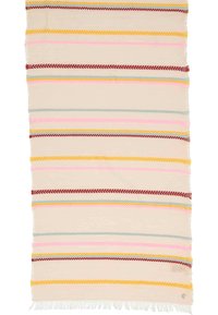Mehrfarbiger gewebter Teppich mit horizontalen Streifen in Beige, Pink, Gelb und Rot. Hat ausgefranste Kanten und Zickzackmuster. Weiche Textur.