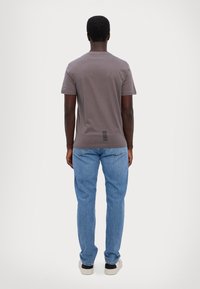 EA7 Emporio Armani TRAIN CORE TEE - Navadna majica - volcanic glass