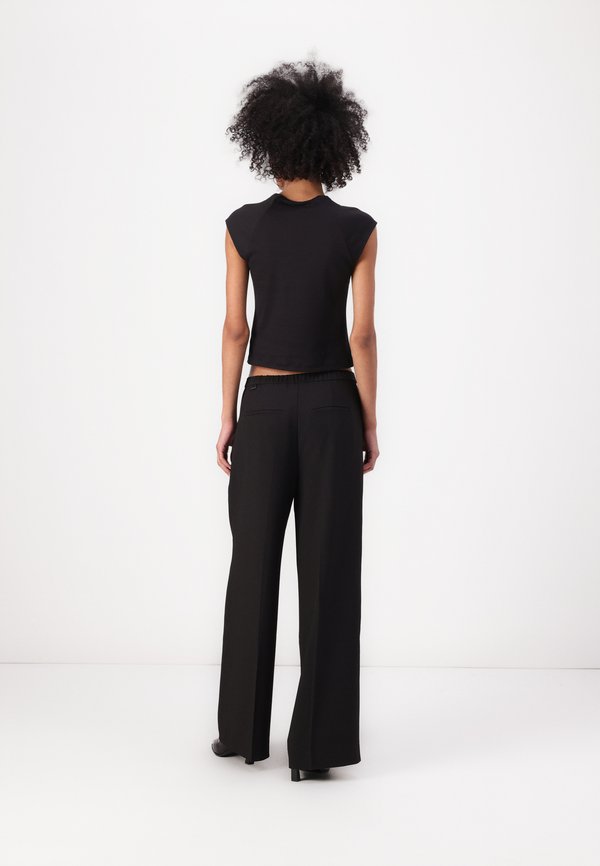 TRAVEL WIDE LEG PANT - Trousers3