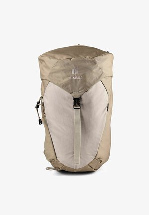Sac à dos Deuter beige et gris clair avec rabat supérieur, sangle avant à boucle et poche latérale zippée, présenté debout sur fond blanc.