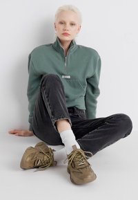 Steve Madden POSSESSIONE - Baskets basses - olive distressed