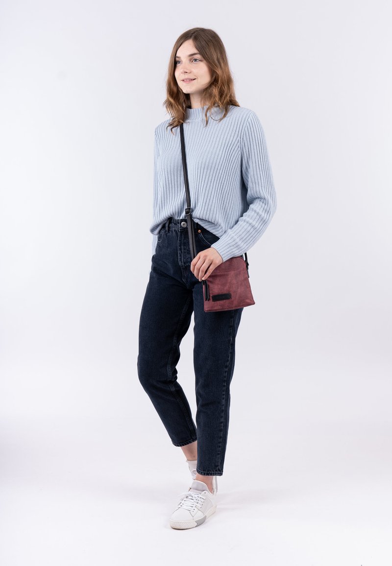Emily & Noah DEBORAH Across body bag wine 690/dark red Zalando.de