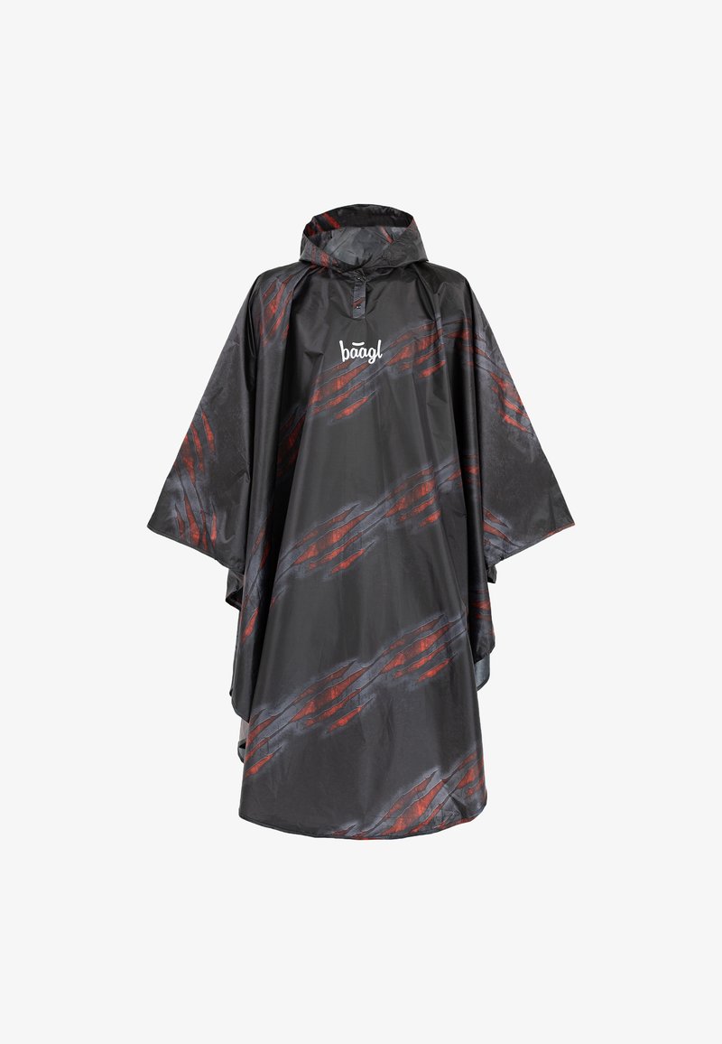 Czarny wodoodporny peleryna z kapturem, z czerwono-szarymi wzorami przypominającymi pazury oraz zapięciem na napy z przodu. Logo marki umieszczone na klatce piersiowej.