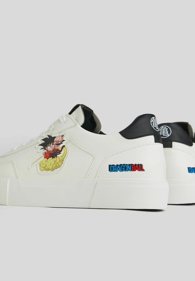 Herren Sneaker low | Bershka DRAGON BALL Sneaker low white/weiß - UA64326 Herren Sneaker low | Bershka DRAGON BALL Sneaker low white/weiß - UA64326