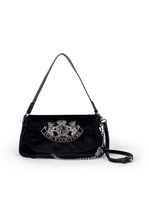 Borsa a spalla in velluto nero con logo metallico argento "Juicy Couture", tracolla con catena e rifiniture in pelle liscia.