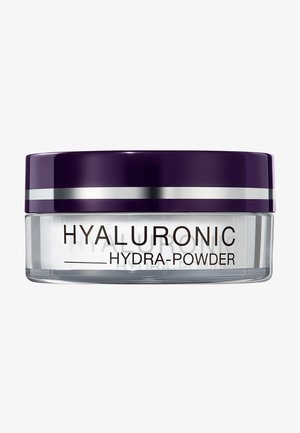 Hyaluronic Hydra-Powder in un barattolo di vetro trasparente con un coperchio viola, decorato con dettagli argento. Il testo sul barattolo è di colore nero.