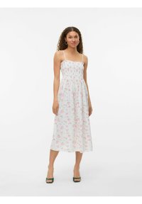 Vero Moda VMHALLIE - Dnevna haljina - snow white