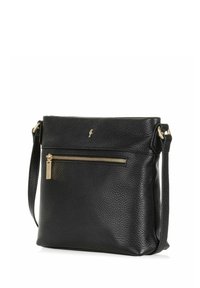 Czarna skórzana torebka crossbody z teksturowanym wykończeniem, z przednią kieszenią na zamek i złotymi akcentami. Kompaktowy, prostokątny kształt.