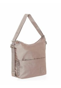 Bolso de hombro de nailon topo con un acabado texturizado, correa ajustable, bolsillo lateral y detalle del logo en relieve en la parte delantera.