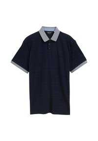 Granatowa koszulka polo z teksturowanymi poziomymi paseczkami. Posiada jasnoszary kołnierzyk i mankiety, a także zapinanie na trzy guziki.