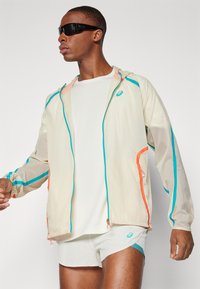ASICS LIMITED SERIES ROAD PACKABLE JACKET - Striukė bėgimui - birch