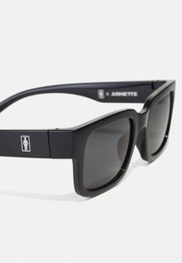 Arnette BIGFLIP UNISEX - Sluneční brýle - black/dark grey