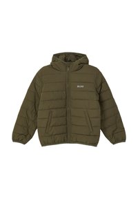 Olivgrüne Pufferjacke mit Reißverschluss, Kapuze und Logo-Patch auf der Brust. Mit gestepptem Design und zwei seitlichen Taschen.