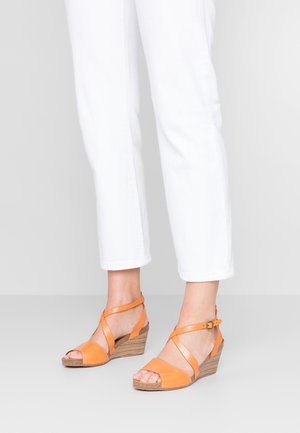 Sandalen met sleehak - orange
