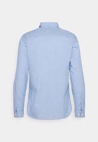 Camicia azzurra chiaro con bottoni, caratterizzata da un piccolo motivo ripetuto. Maniche lunghe con polsini abbottonati. Design del colletto classico. Tessuto morbido al tatto.